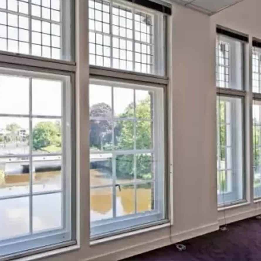 voorzetraam van plexiglas meerdere ramen