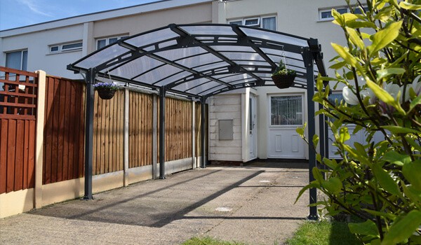Carport polycarbonaat plastic platen gebogen