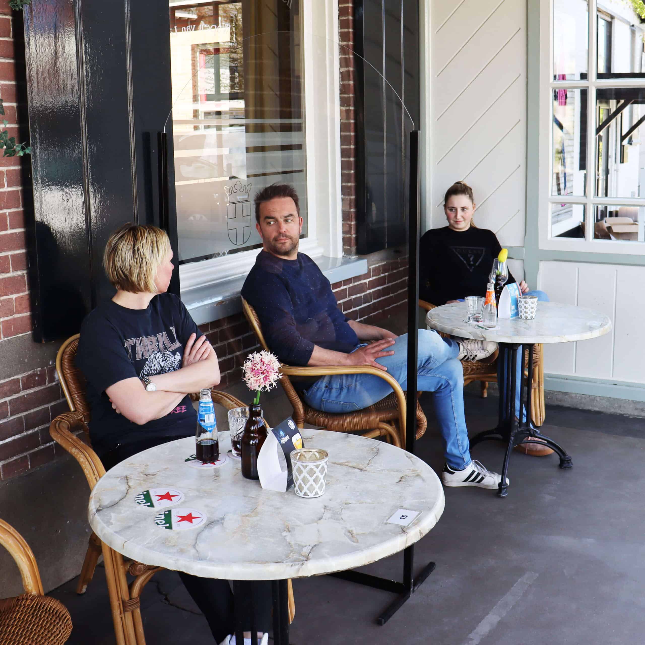 spatscherm op maat, in aluminium frame, horeca