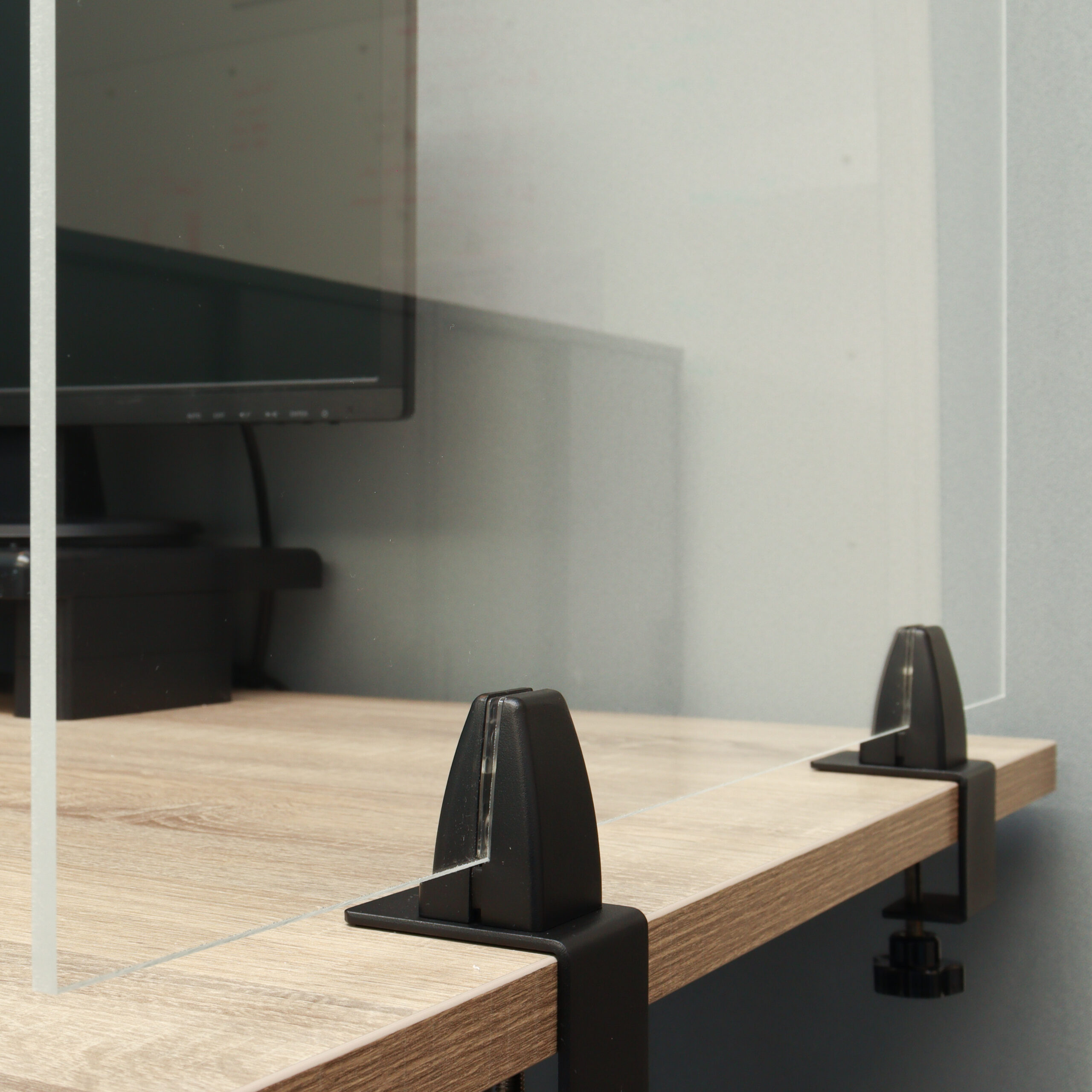 bureauklem zwart bij plexiglas helder