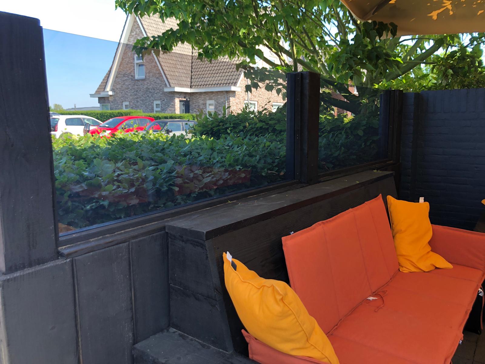 Polycarbonaat smoke grijs winscherm terras