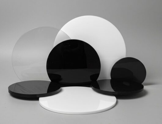 Online Plexiglas maatwerk zwart, wit en helder