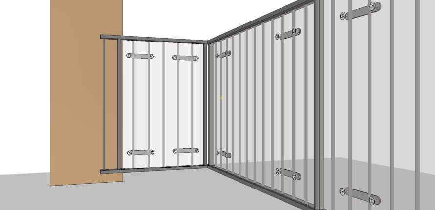 Hoekbalustrade met glazen panelen en houten paal.