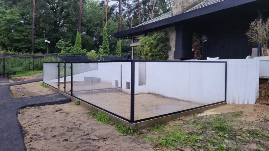 Dierenverblijf vanaf de hoek gefotografeerd